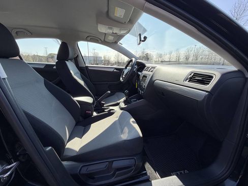 Used 2017 Volkswagen Jetta S image 16