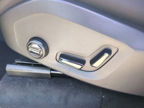 New 2026 Volvo XC90 B6 Plus w/ Protection Package Premier image 9