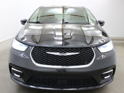 Used 2024 Chrysler Pacifica Limited FWD image 7