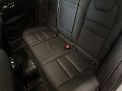 Used 2020 Volvo V60 T5 Cross Country image 13