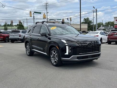Used 2023 Hyundai Palisade SEL w/ Premium Package FWD image 3