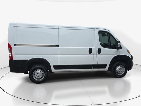 Used 2025 RAM ProMaster 2500 w/ Convenience Group FWD image 12