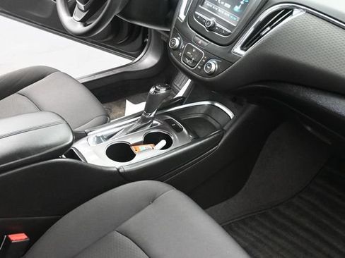 Used 2018 Chevrolet Malibu LT FWD image 41