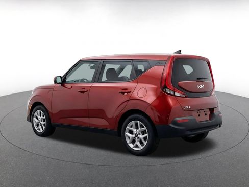 Used 2025 Kia Soul LX w/ LX Technology Package FWD image 7