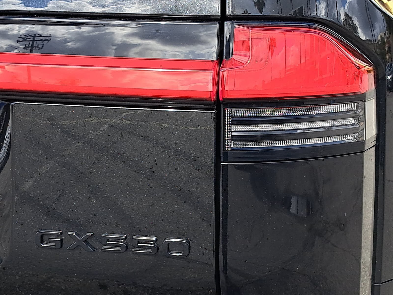 Used 2025 Lexus GX 550 w/ Accessory Package (32) AWD/4WD image 39
