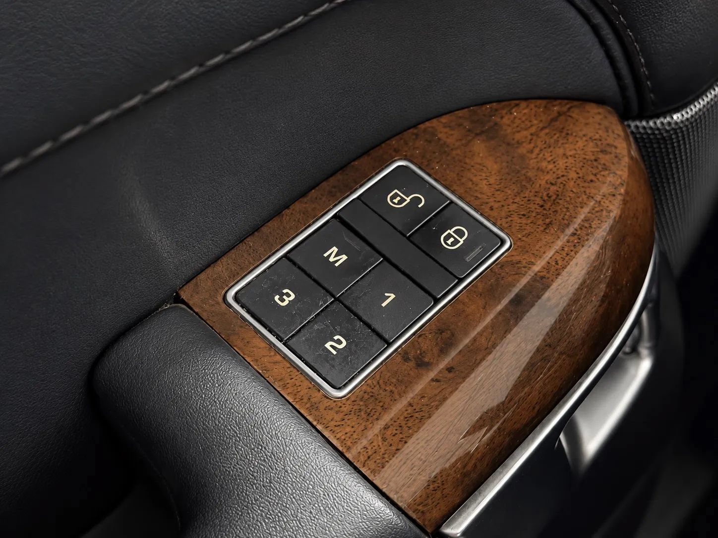 Used 2014 Land Rover Range Rover Supercharged AWD/4WD image 34