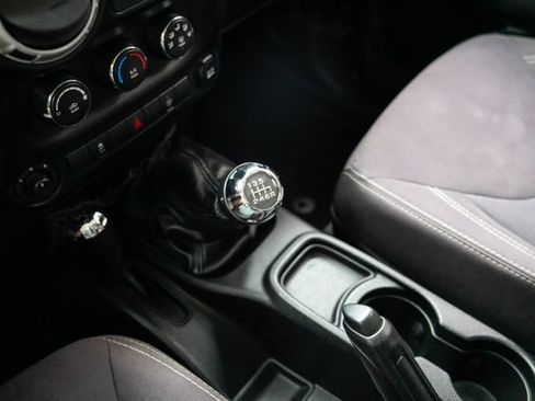 Used 2023 Jeep Wrangler Unlimited Sahara w/ LED Lighting Group AWD/4WD image 27