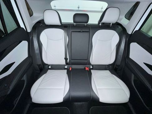 Certified 2025 Volkswagen Tiguan SE image 28