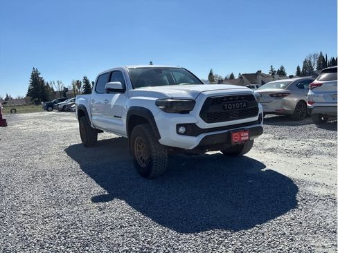 Used 2021 Toyota Tacoma TRD Off-Road w/ Technology Package image 10