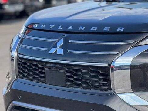New 2025 Mitsubishi Outlander SE image 5