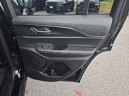 New 2025 Jeep Grand Cherokee 4WD image 12