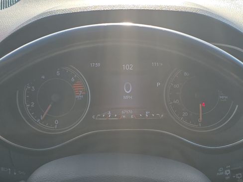 Used 2019 Jeep Cherokee Limited FWD image 14