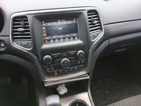 Certified 2021 Jeep Grand Cherokee Laredo image 11