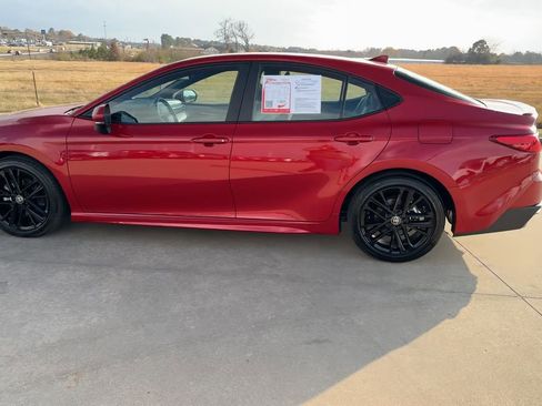 Used 2025 Toyota Camry SE image 6