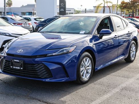 Used 2026 Toyota Camry LE FWD image 17