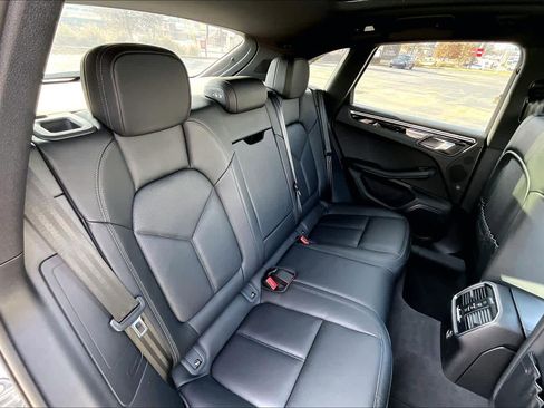 Used 2025 Porsche Macan image 21