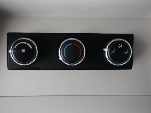 Used 2010 Chrysler Town & Country Touring image 14