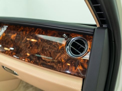 Used 2013 Rolls-Royce Ghost image 69