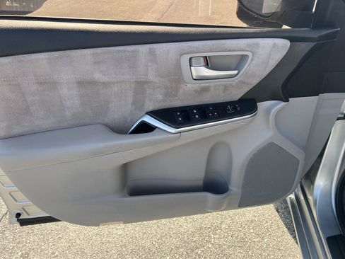 Used 2017 Toyota Camry XSE w/ Moonroof Package FWD image 10