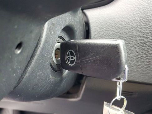 Used 2023 Toyota Corolla LE image 31