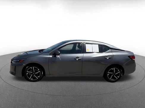 Used 2025 Nissan Sentra SV FWD image 9