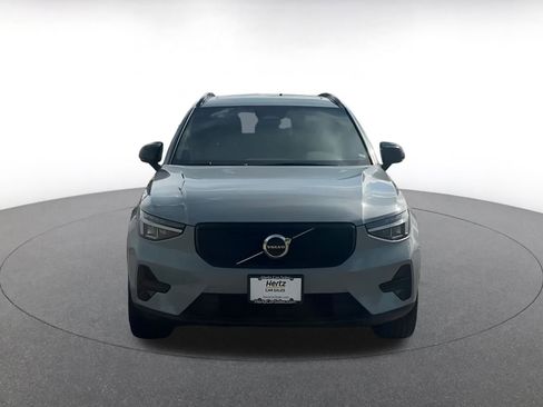 Used 2024 Volvo XC40 B5 Core image 4