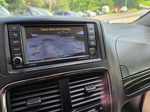 Used 2018 Dodge Grand Caravan SE FWD image 13