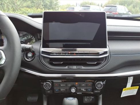 New 2025 Jeep Compass Latitude w/ Sun & Sound Group image 12