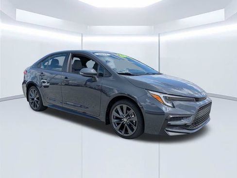 Used 2025 Toyota Corolla SE FWD image 2