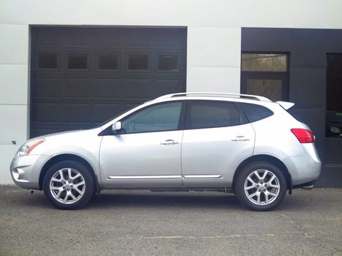 Used 2012 Nissan Rogue SL AWD/4WD image 2