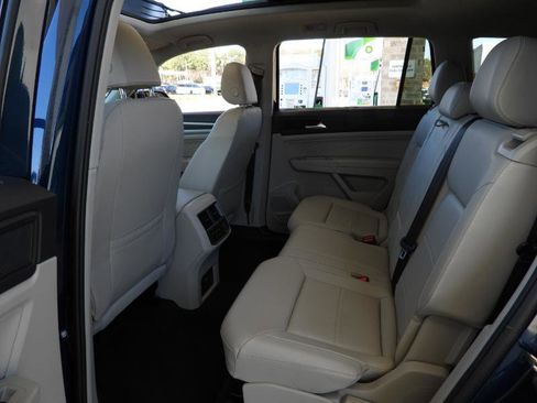 Used 2023 Volkswagen Atlas SE w/ Technology Package w/ Panoramic Sunroof Package image 43