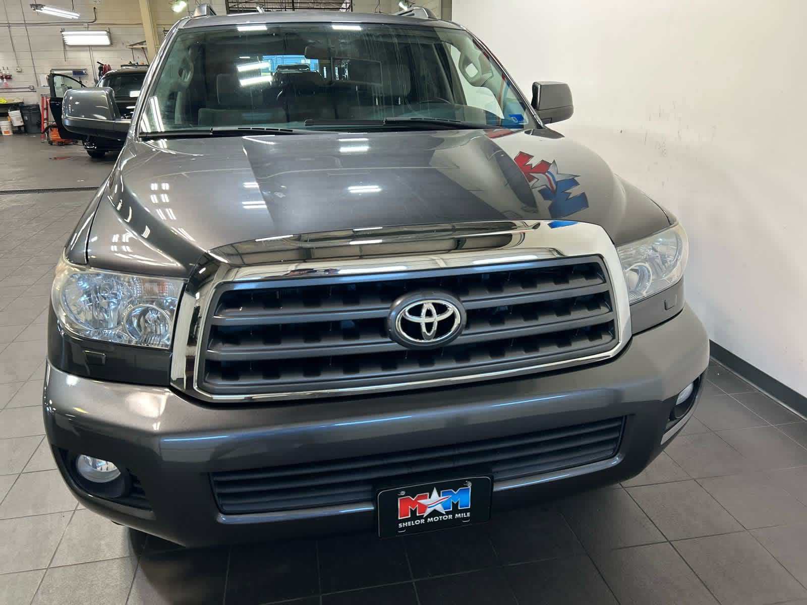 Used 2015 Toyota Sequoia SR5 AWD/4WD image 3