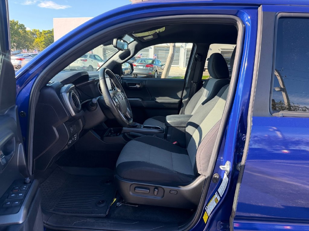 Used 2022 Toyota Tacoma TRD Sport w/ Black Out Package (TMS) AWD/4WD image 9