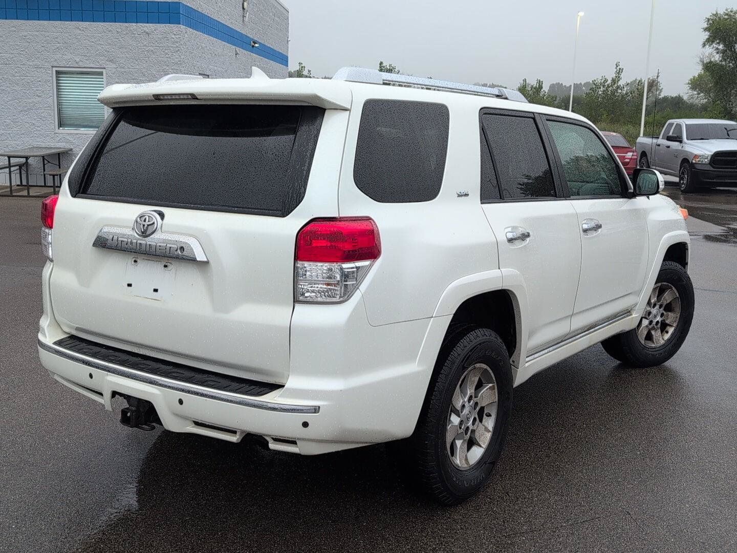 Used 2011 Toyota 4Runner SR5 w/ Premium Pkg w/Leather AWD/4WD image 6