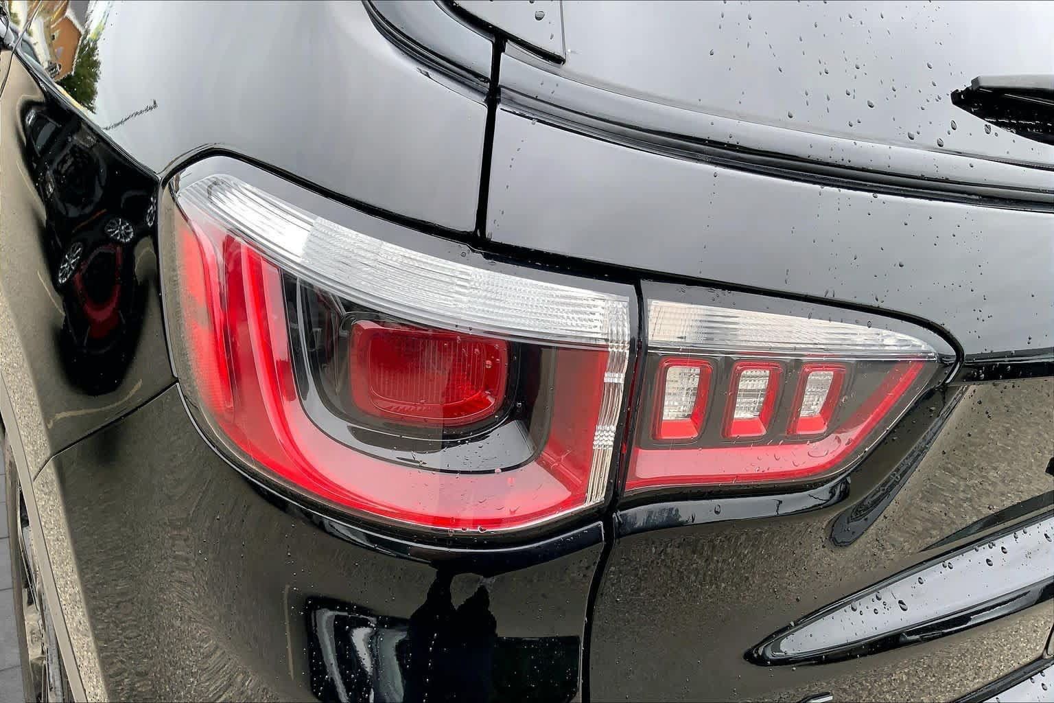 Used 2018 Jeep Compass Latitude w/ Popular Equipment Group AWD/4WD image 28