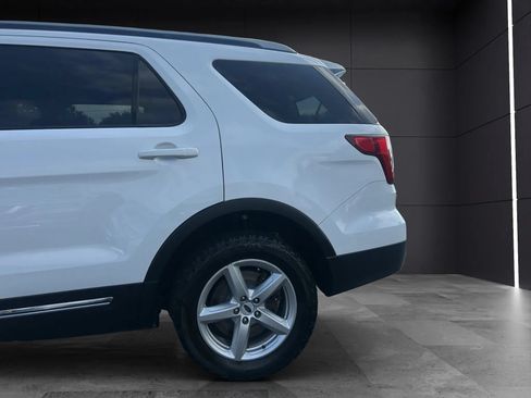 Used 2017 Ford Explorer XLT AWD/4WD image 27