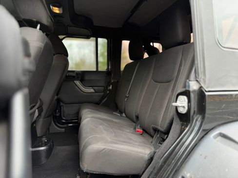 Used 2015 Jeep Wrangler Unlimited Sport w/ Quick Order Package 23S AWD/4WD image 24