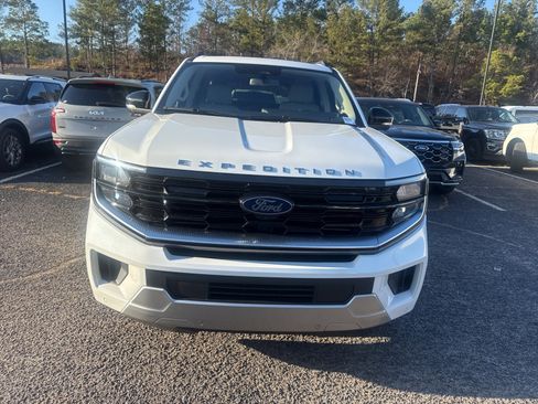 Used 2025 Ford Expedition Platinum w/ Platinum Ultimate Package image 2