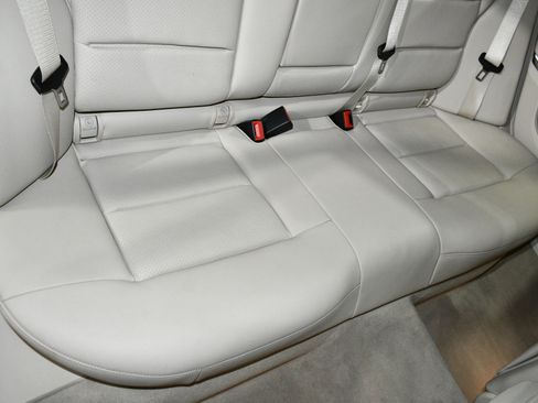 Used 2014 Mercedes-Benz E 350 4MATIC Sedan image 20