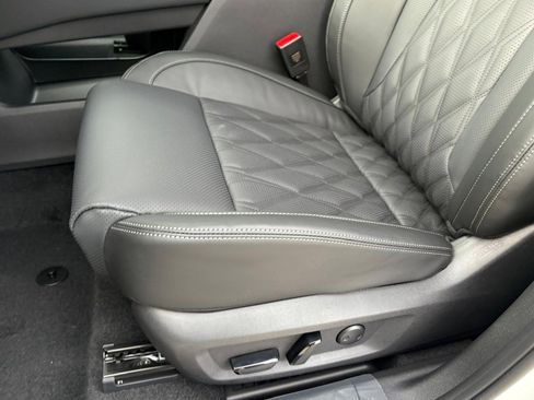 New 2026 Nissan Rogue Platinum image 19