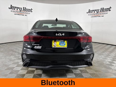 Used 2023 Kia Forte LXS w/ LXS Technology Package FWD image 6
