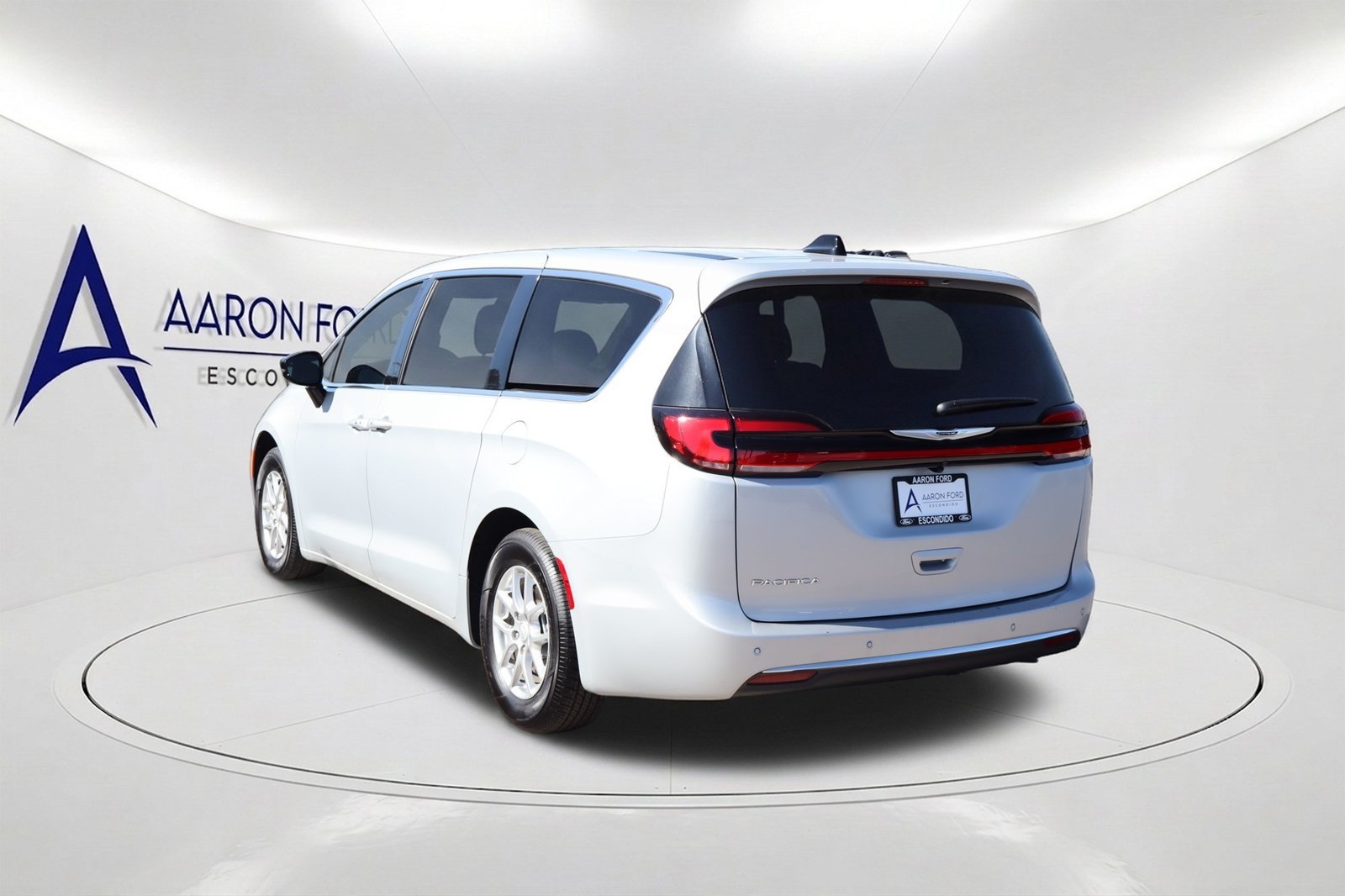 Used 2026 Chrysler Pacifica Select FWD image 7
