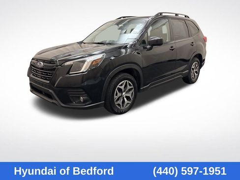 Used 2023 Subaru Forester Premium image 1