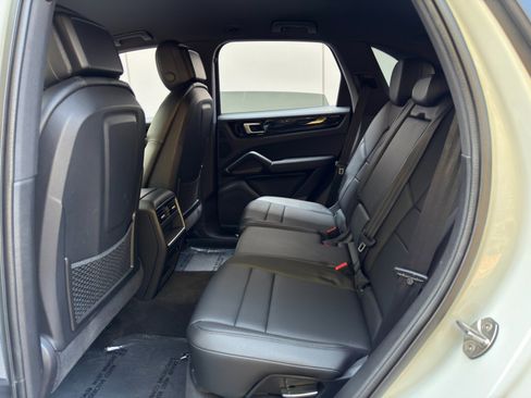 Used 2020 Porsche Cayenne image 42