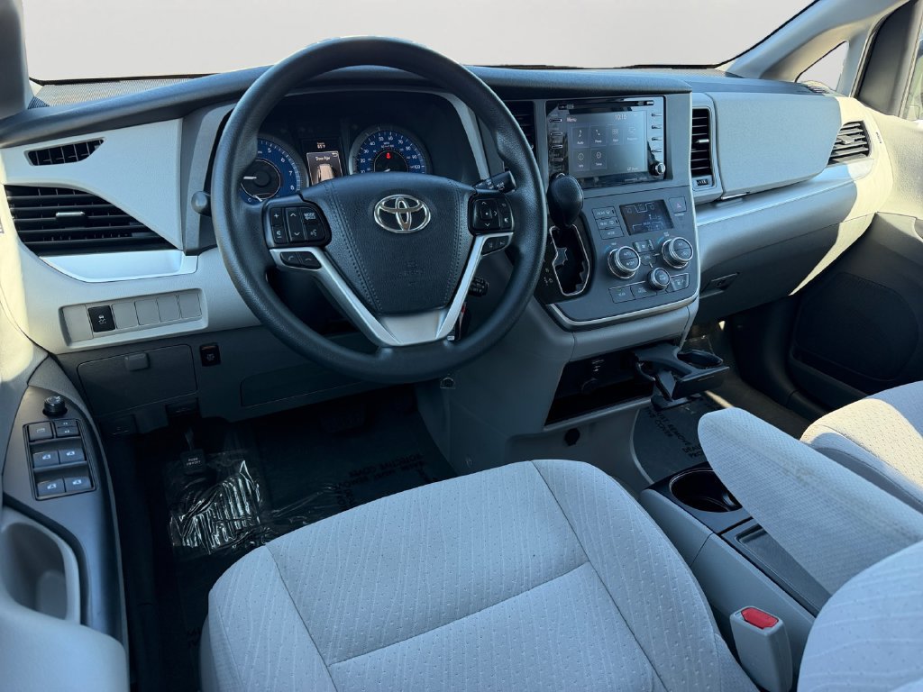 Used 2020 Toyota Sienna LE FWD image 14