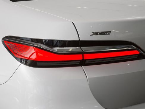 New 2026 BMW 750e xDrive w/ Executive Package image 34