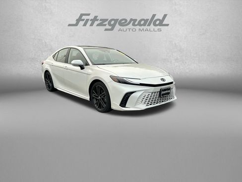 Used 2025 Toyota Camry XSE FWD image 1