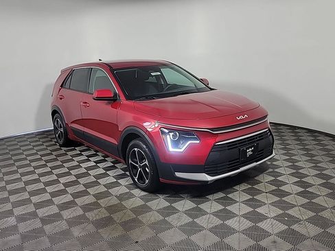 Used 2025 Kia Niro LX FWD image 1
