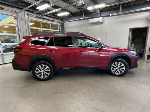 Used 2024 Subaru Outback Premium AWD/4WD image 6