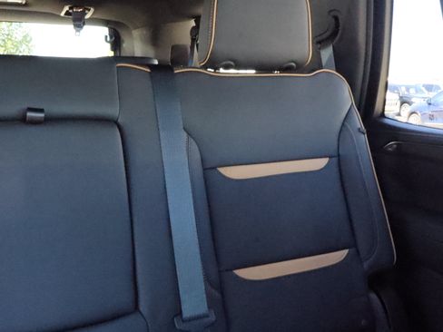 Used 2024 GMC Yukon AT4 AWD/4WD image 9